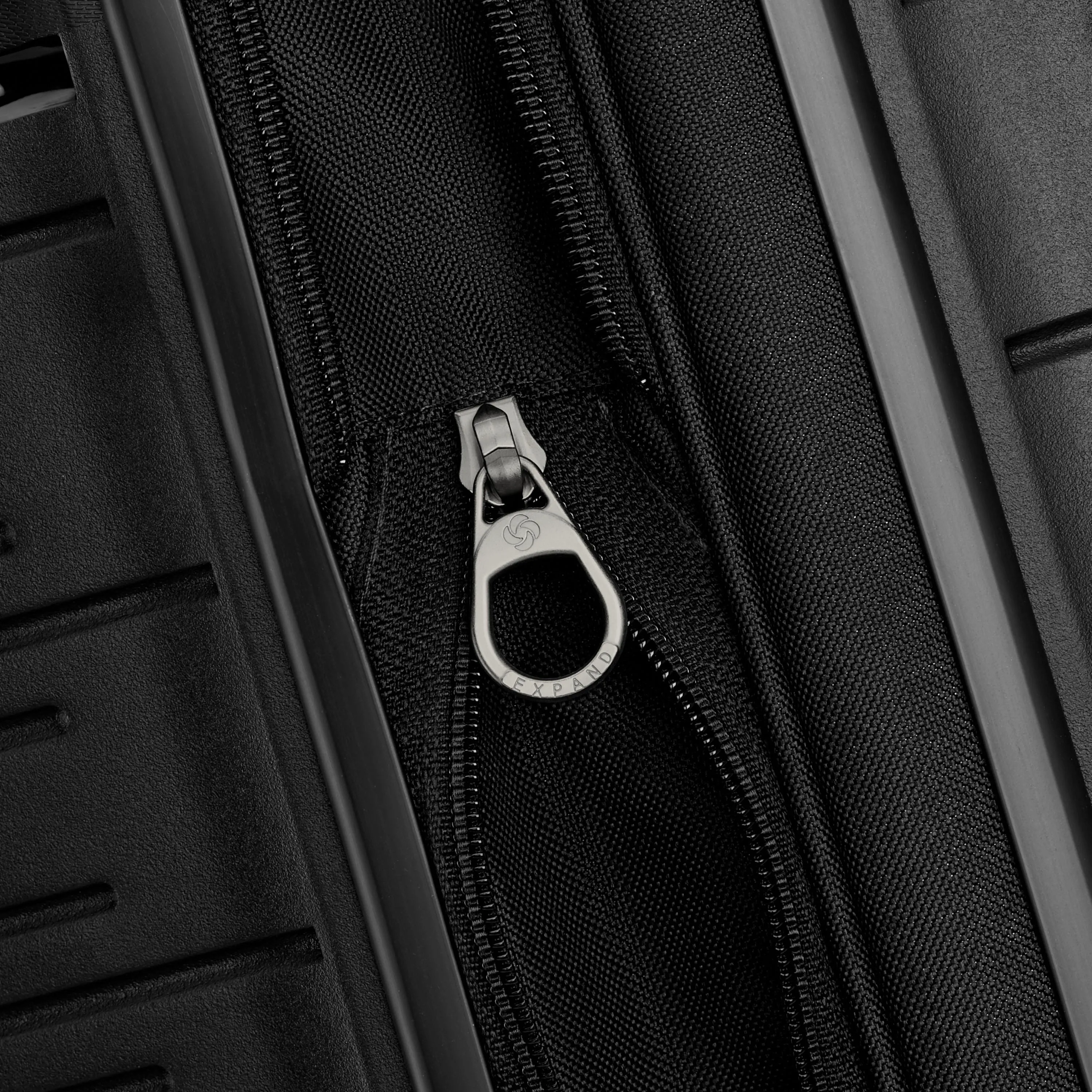 Samsonite Elevation Plus Large Expandable Spinner Luggage